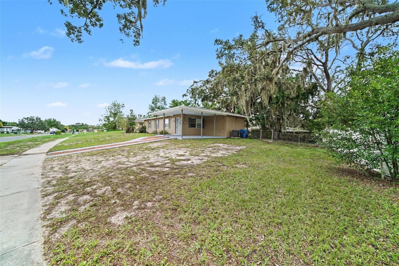 6925 Treehaven Dr photo 3