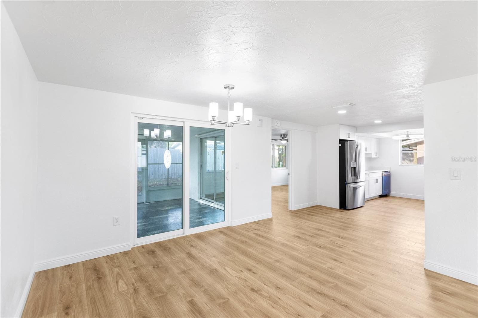 6239 7th Ave photo 4