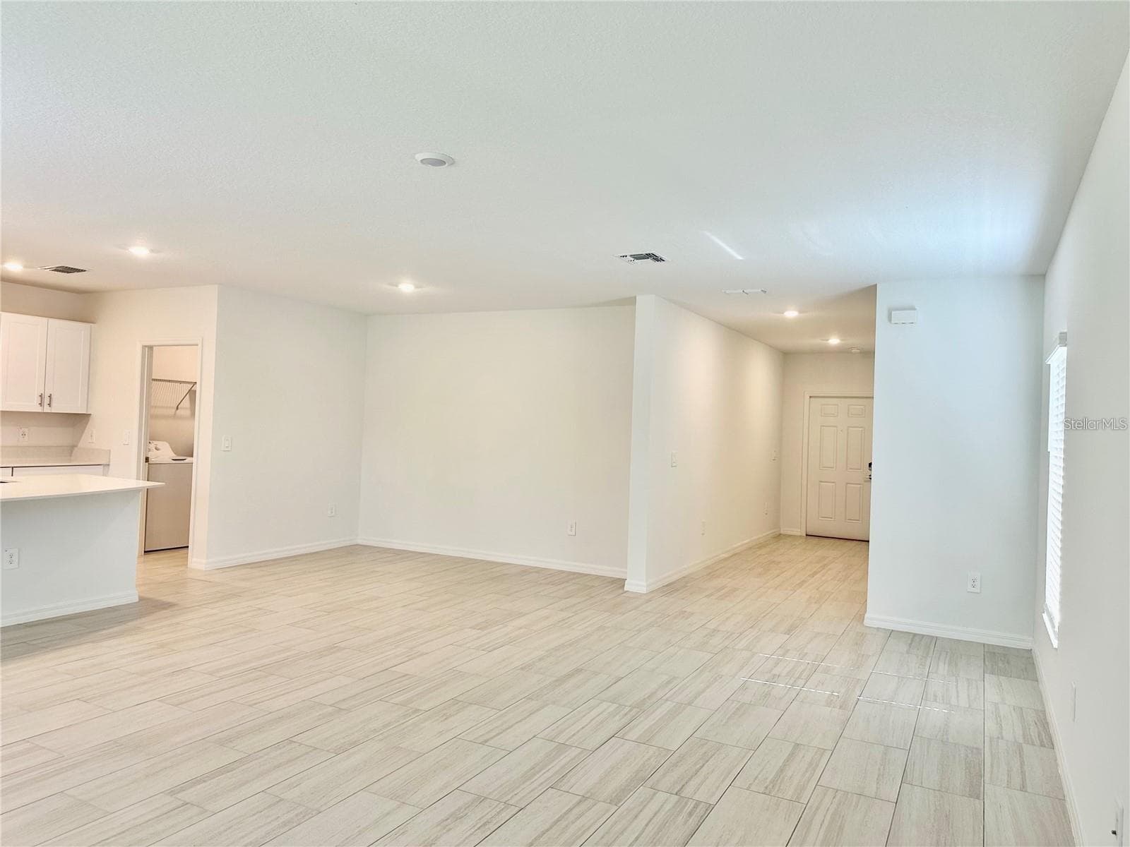 17606 Happytrails St photo 4