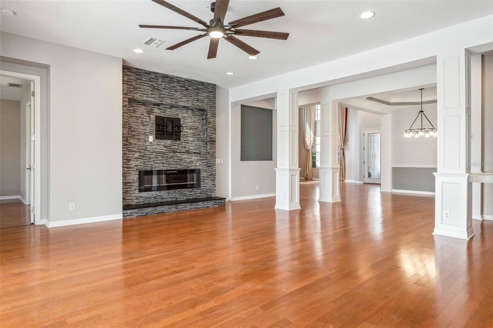 10226 Deercliff Dr photo 4