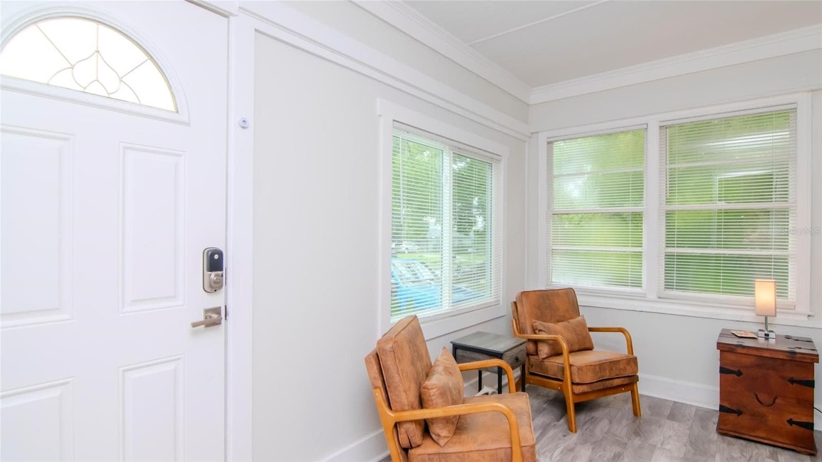 1466 Laura St photo 3