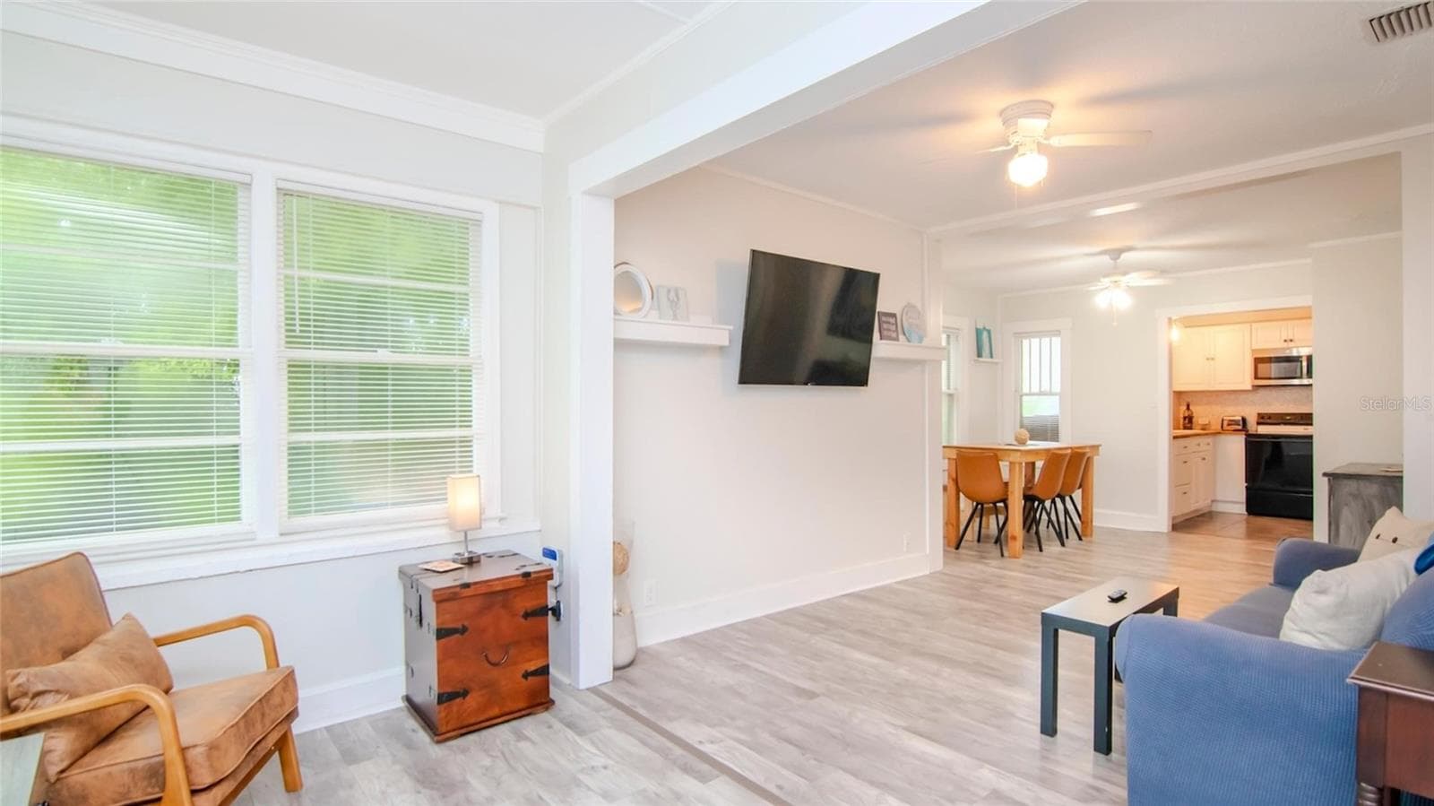 1466 Laura St photo 4