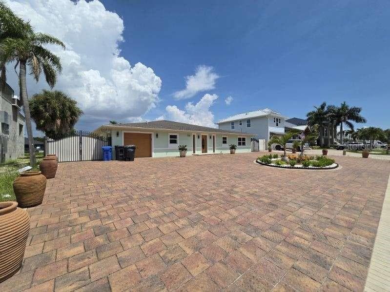 3927 E Eden Roc Cir photo 3