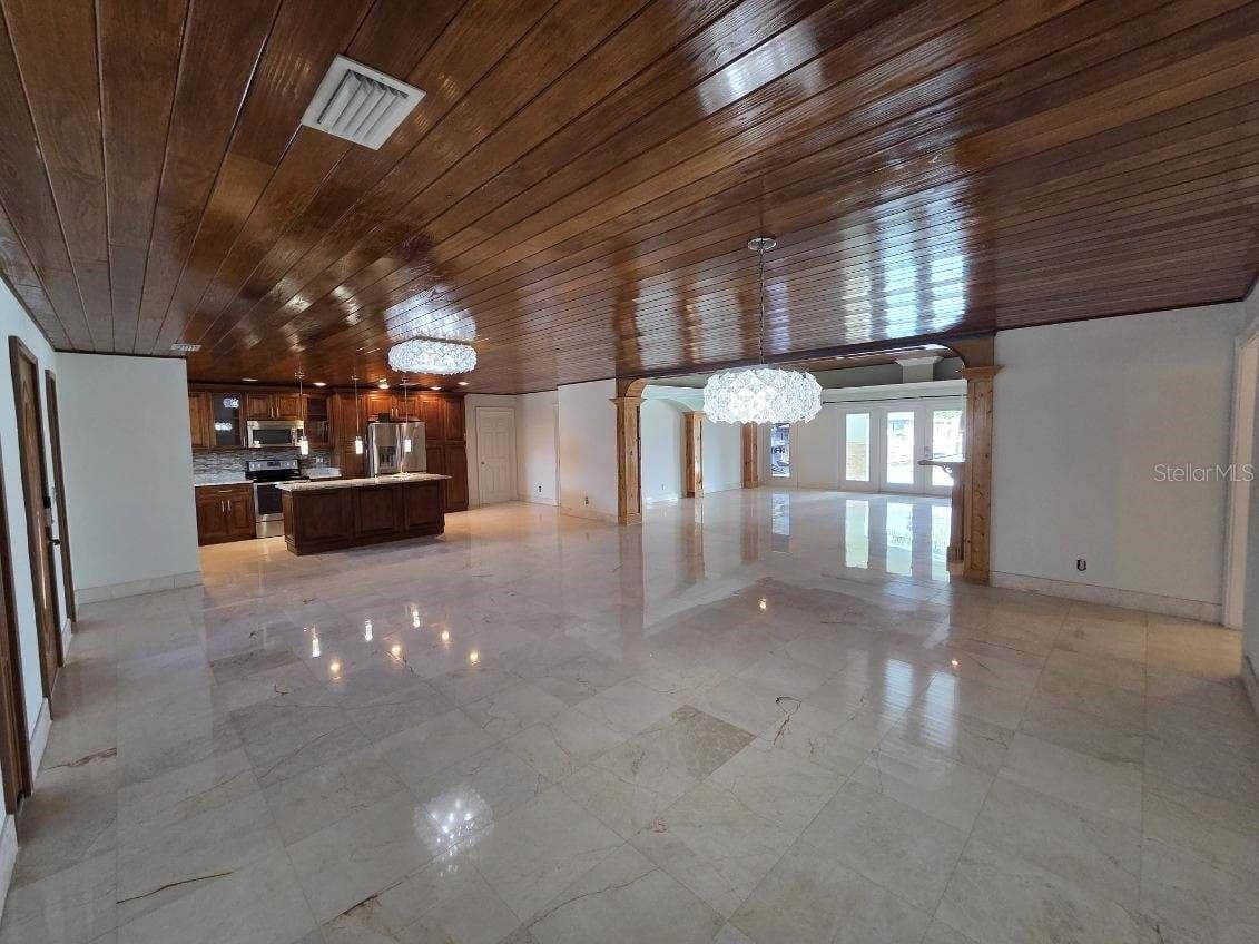3927 E Eden Roc Cir photo 4
