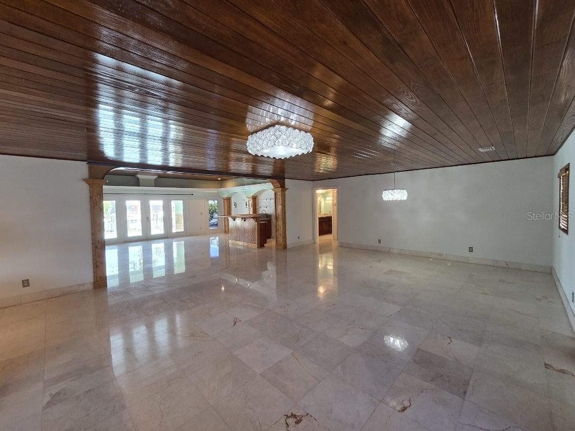 3927 E Eden Roc Cir photo 5