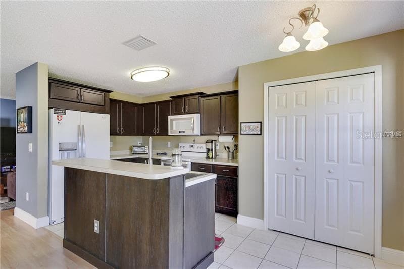 8008 Sutton Terrace Ln photo 3