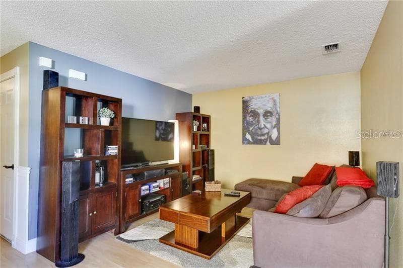 8008 Sutton Terrace Ln photo 5