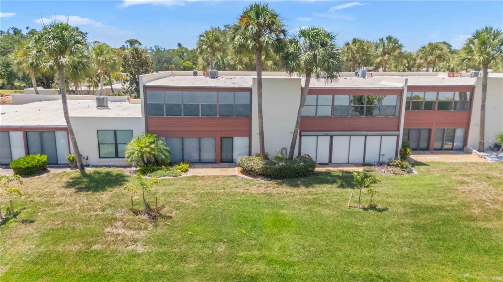 514 Spring Lakes Blvd photo 3