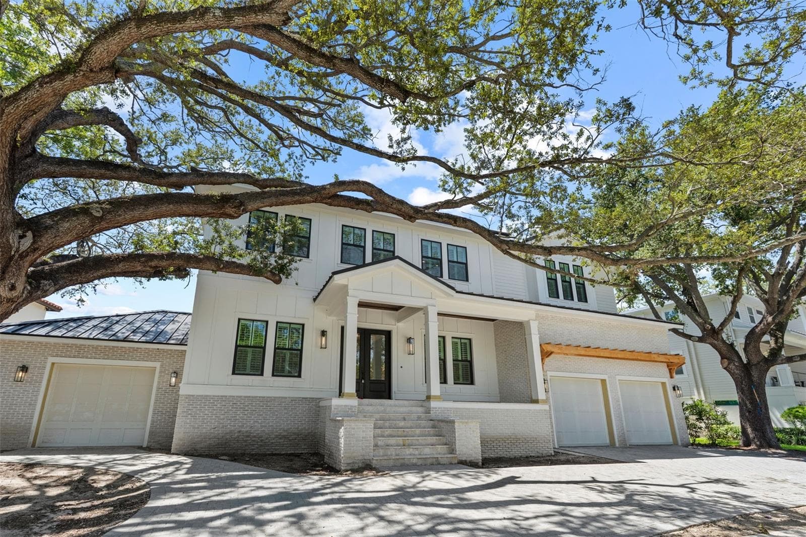 690 Geneva Pl