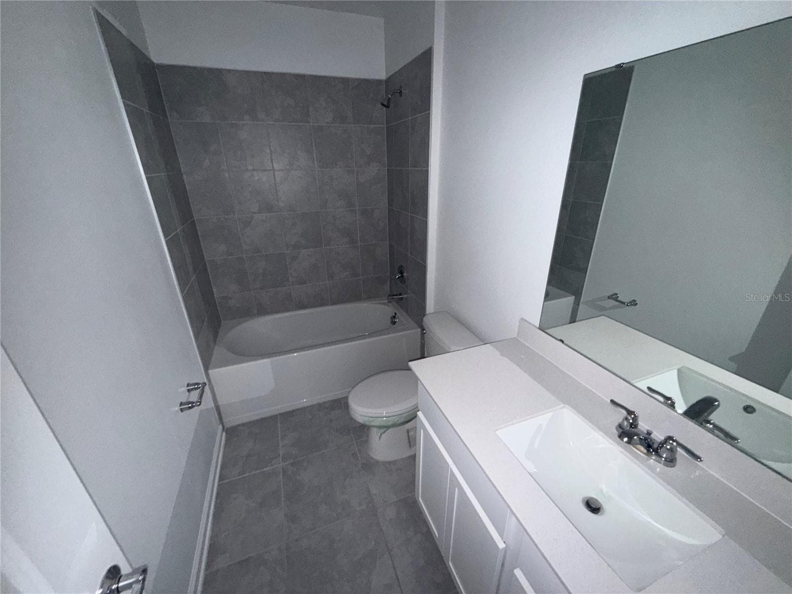 752 Trotters Dr photo 3