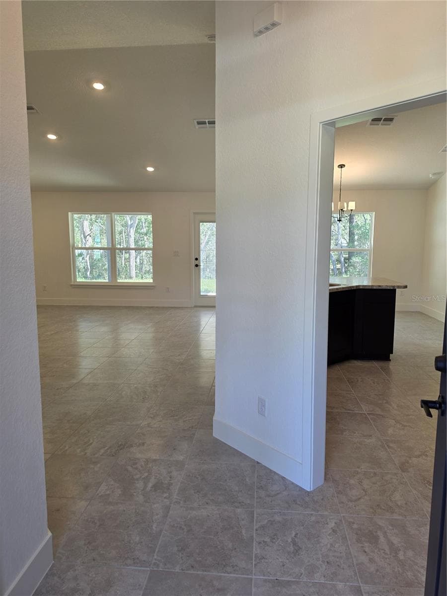11025 Maybird Ave photo 4