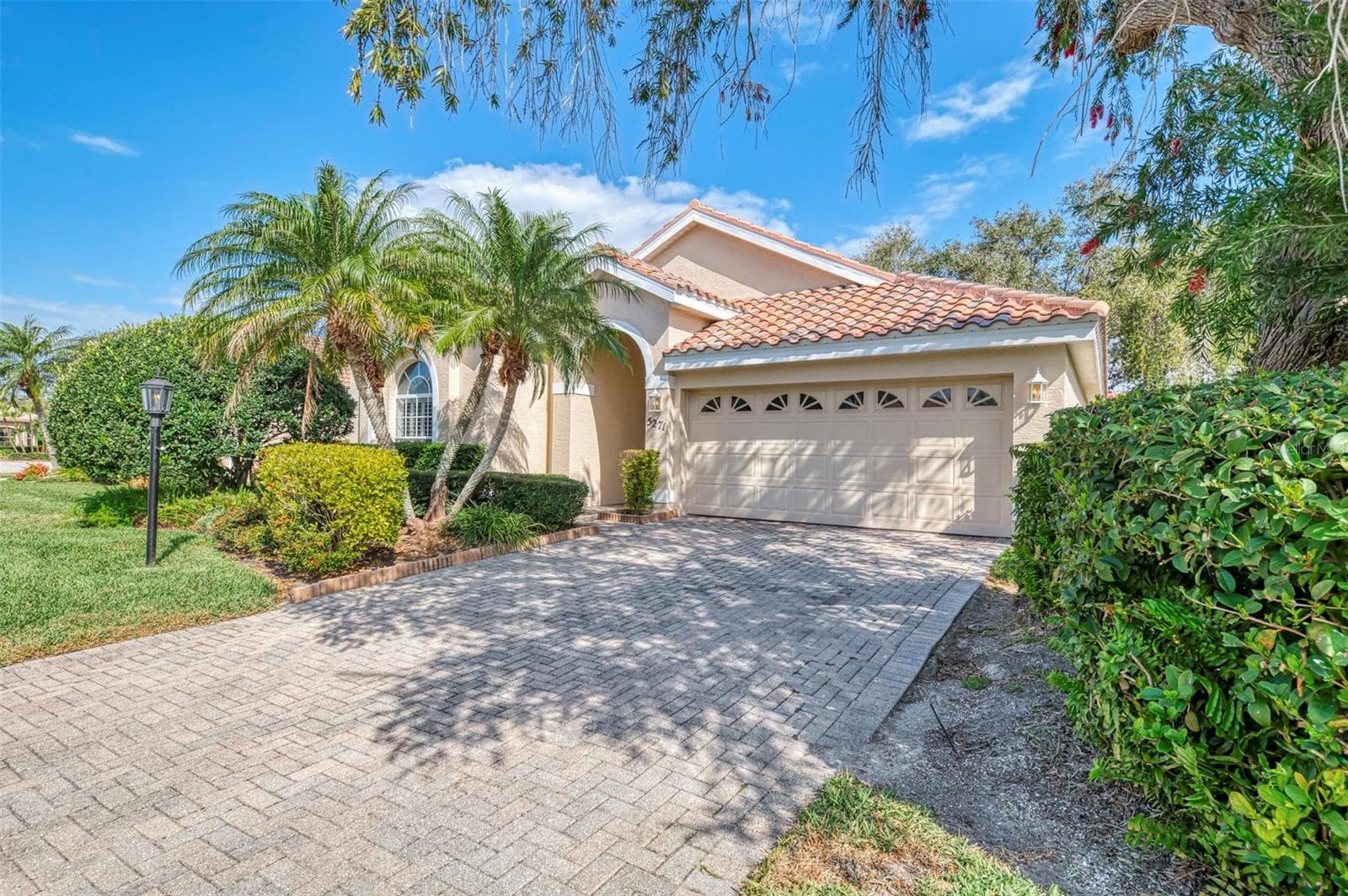 5271 Highbury Cir photo 3