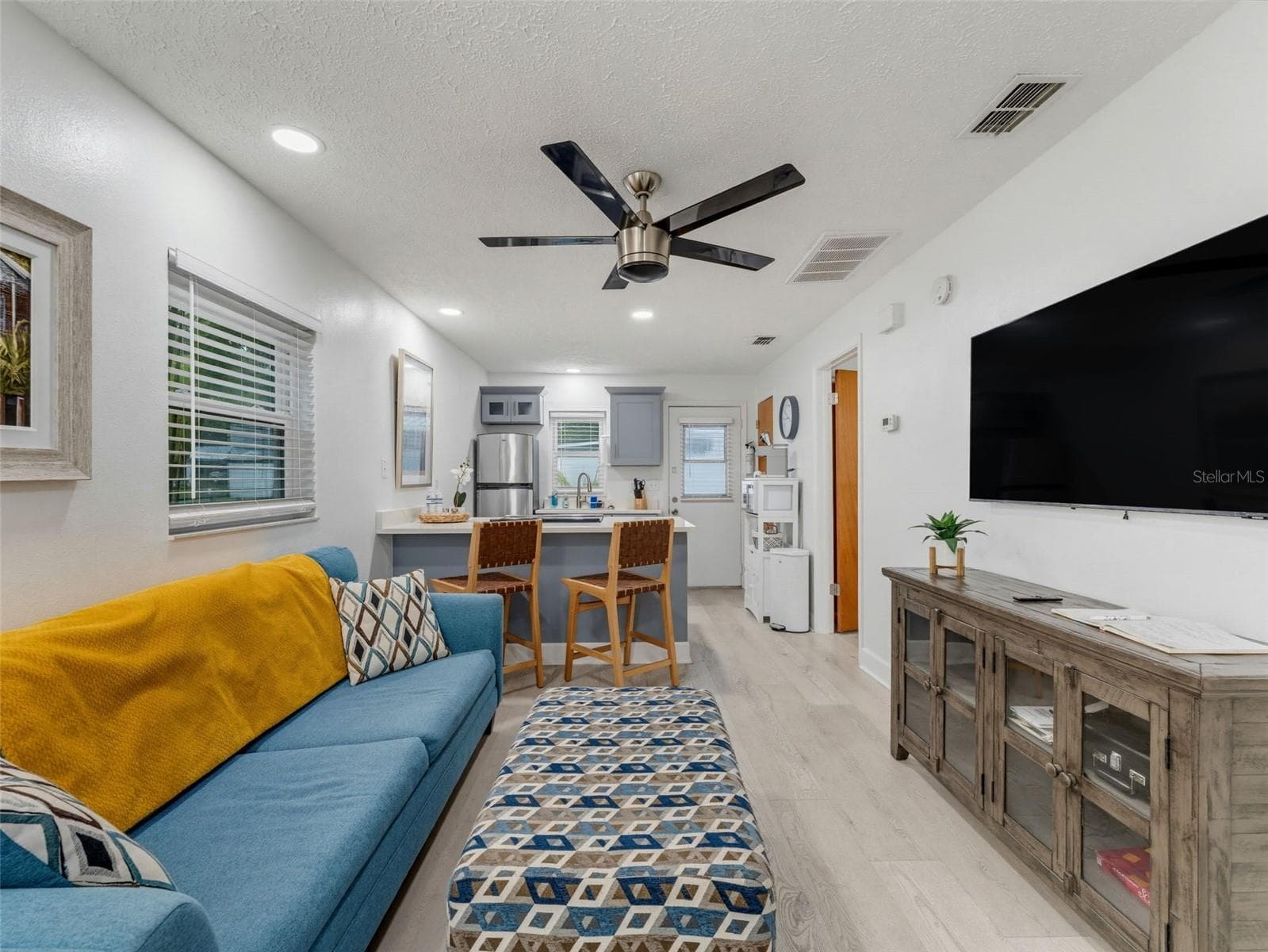 5635 Montana Ave photo 3