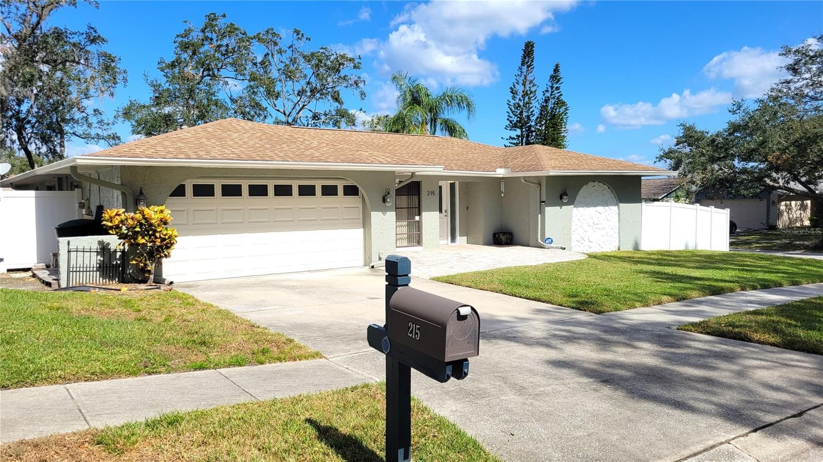 215 Meadowcross Dr