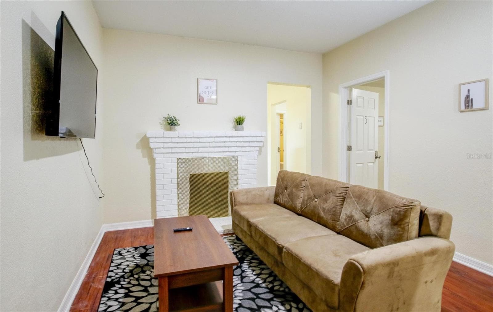 1219 E Emma St photo 3