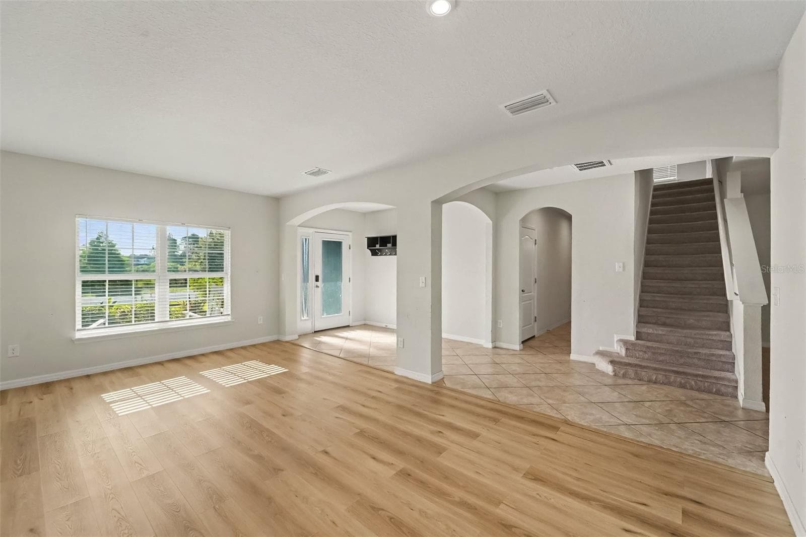 2121 Branding Iron CT photo 4