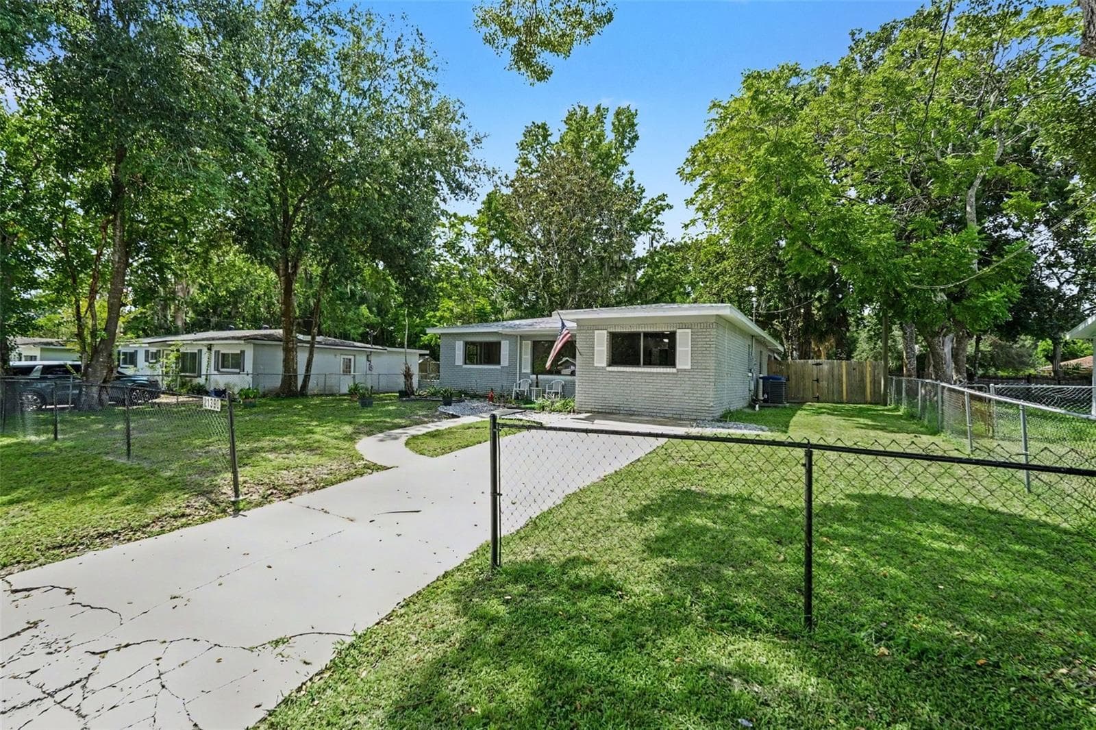 21390 Lehouier Dr photo 4
