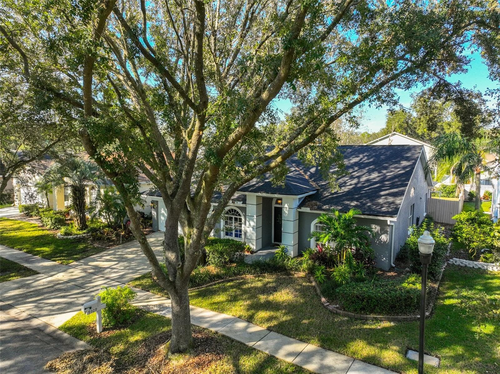 9309 Hampshire Park Dr
