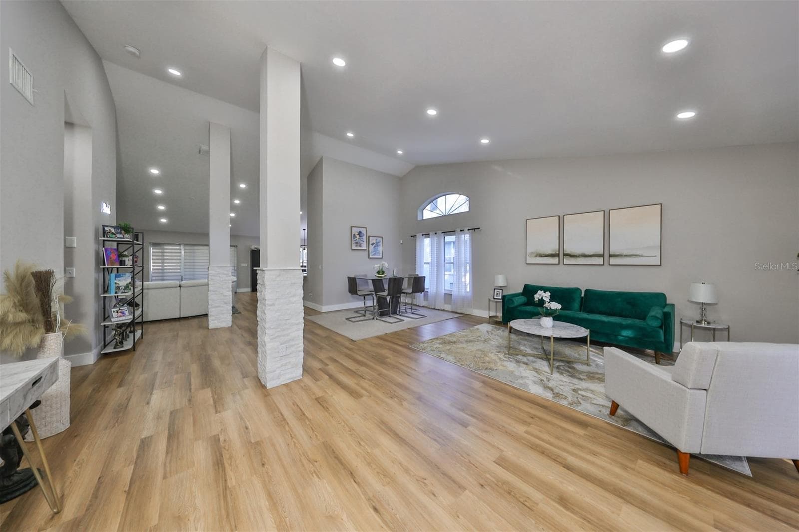 9309 Hampshire Park Dr photo 4