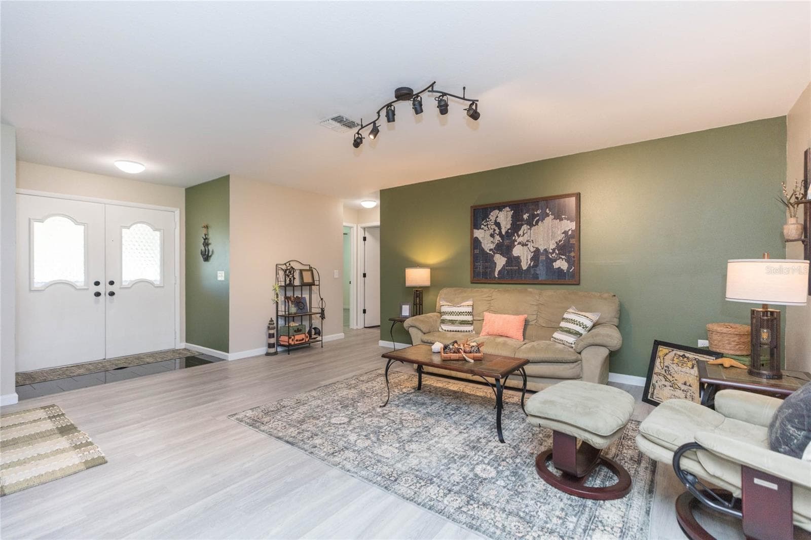 8423 Pebble Dr photo 5