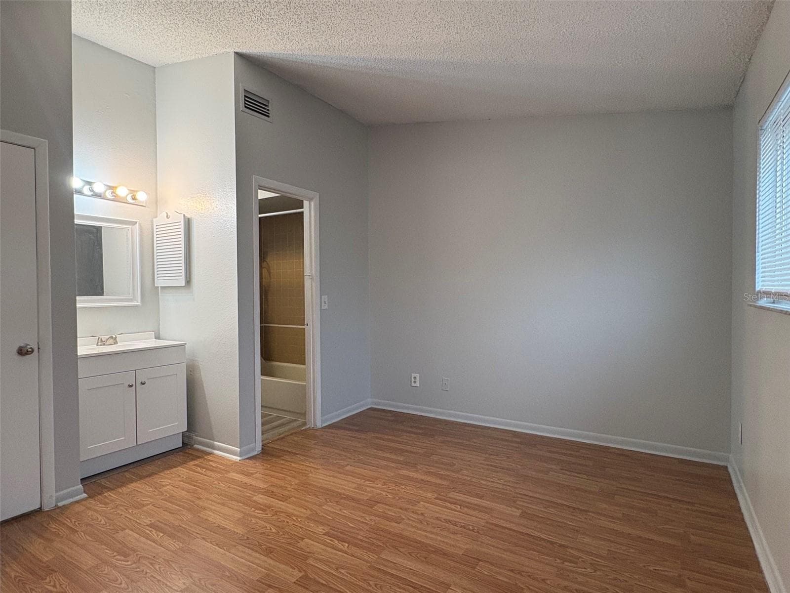 13045 Londondary Pl photo 5