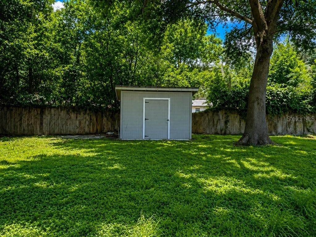516 Tanglewood Dr photo 4