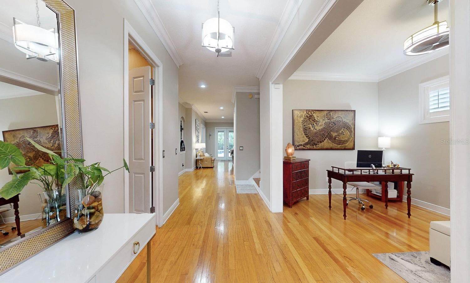 116 S Hesperides St photo 4
