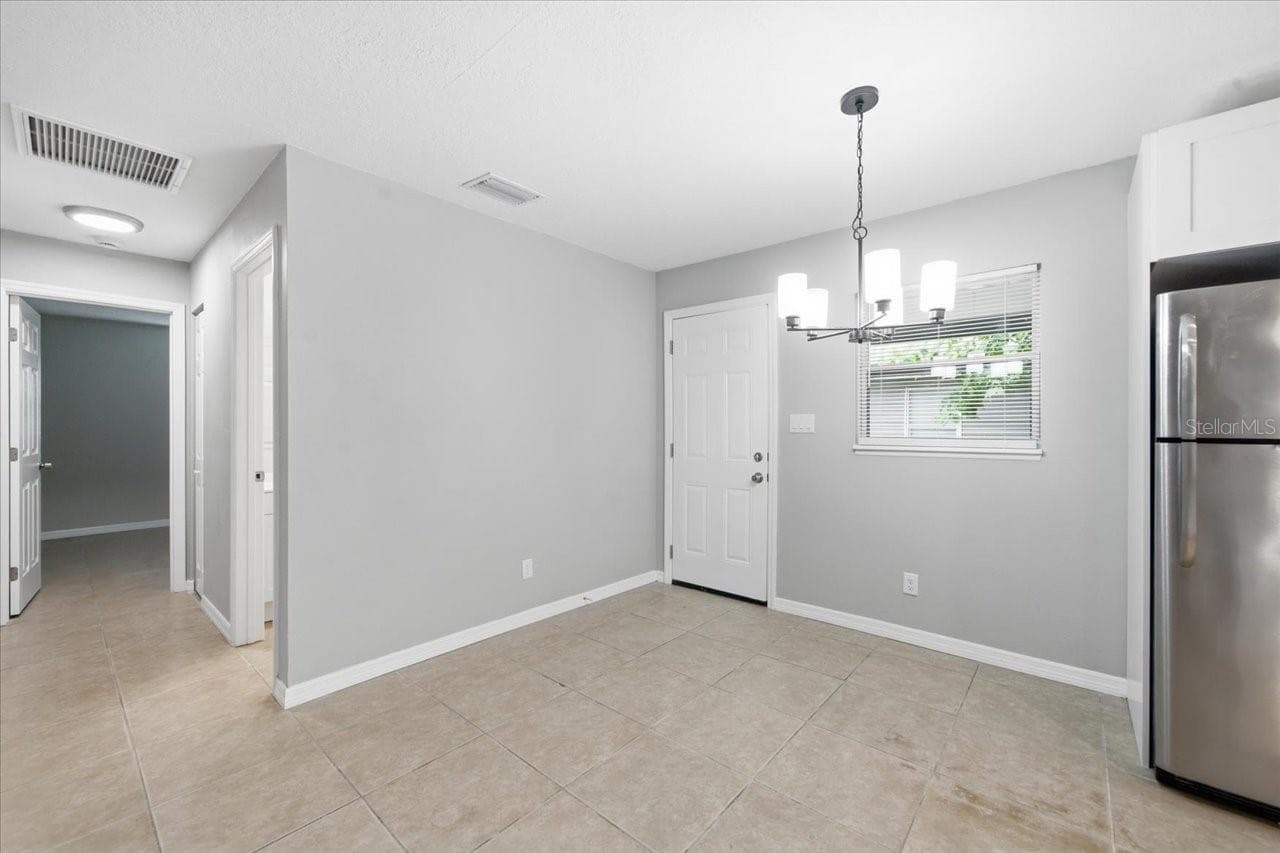 1528 S Madison Ave photo 5
