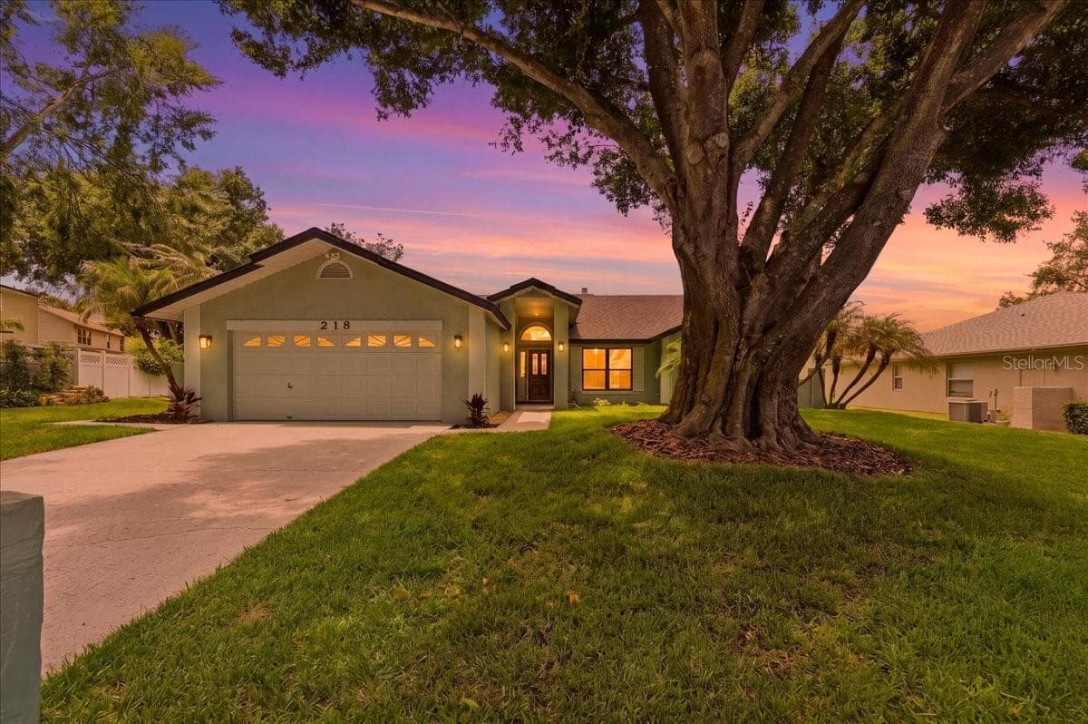 218 Lake Hartridge Dr NW