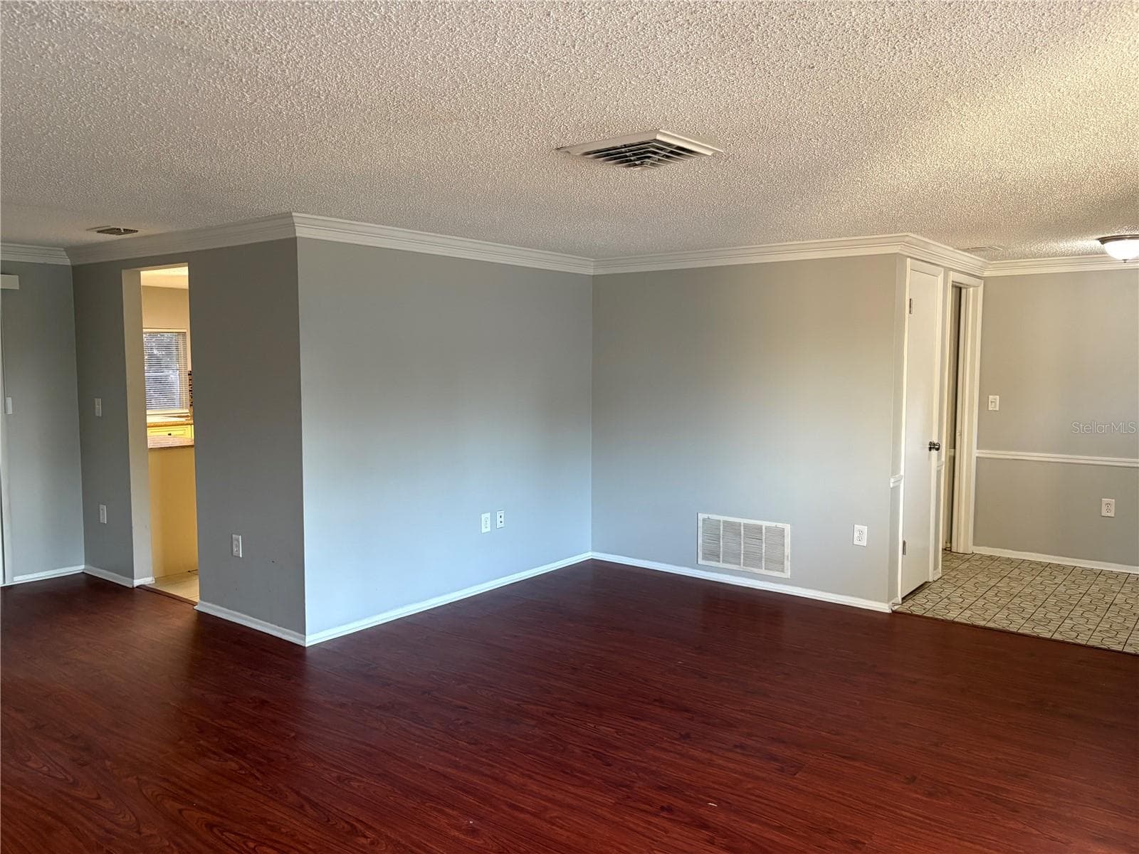 8701 Lincolnshire Dr photo 4