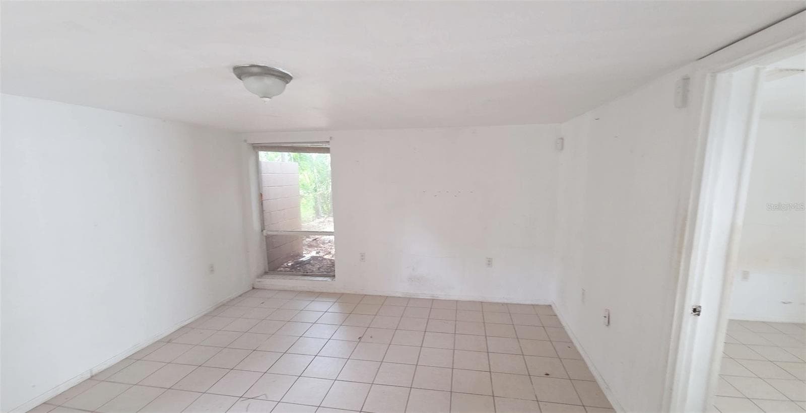 1672 10th St photo 4