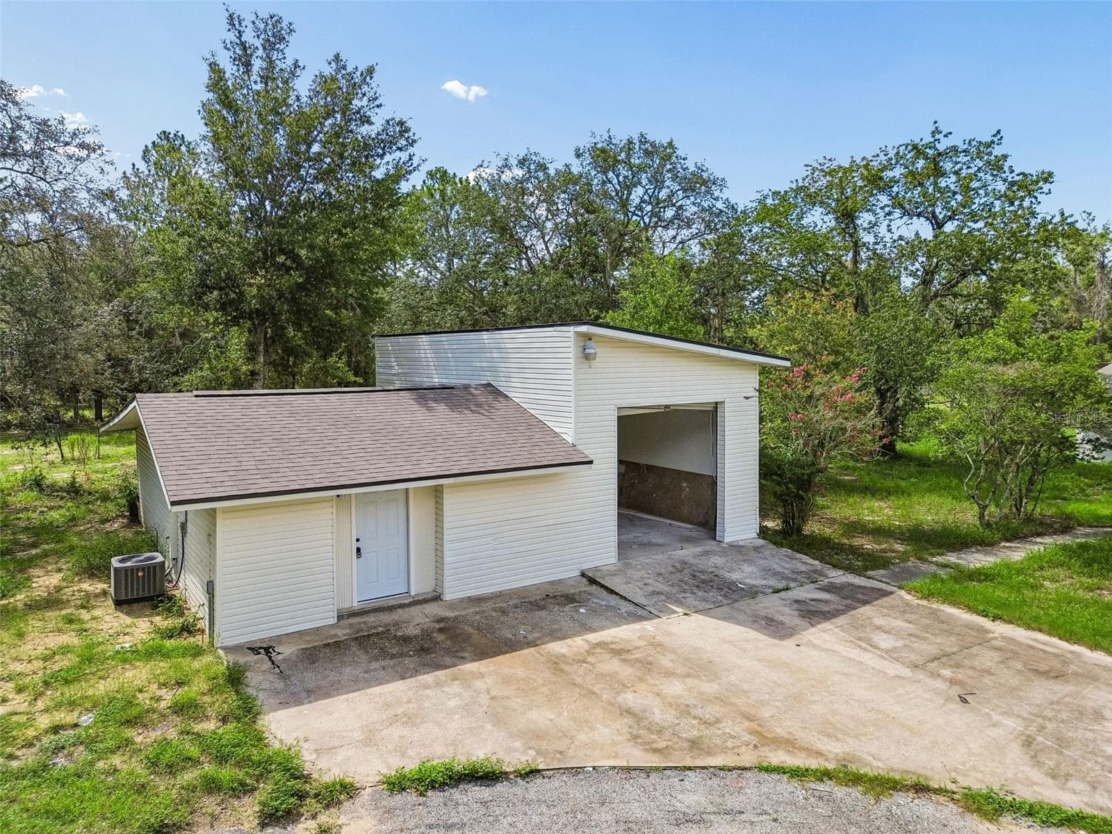17503 Galveston St photo 5