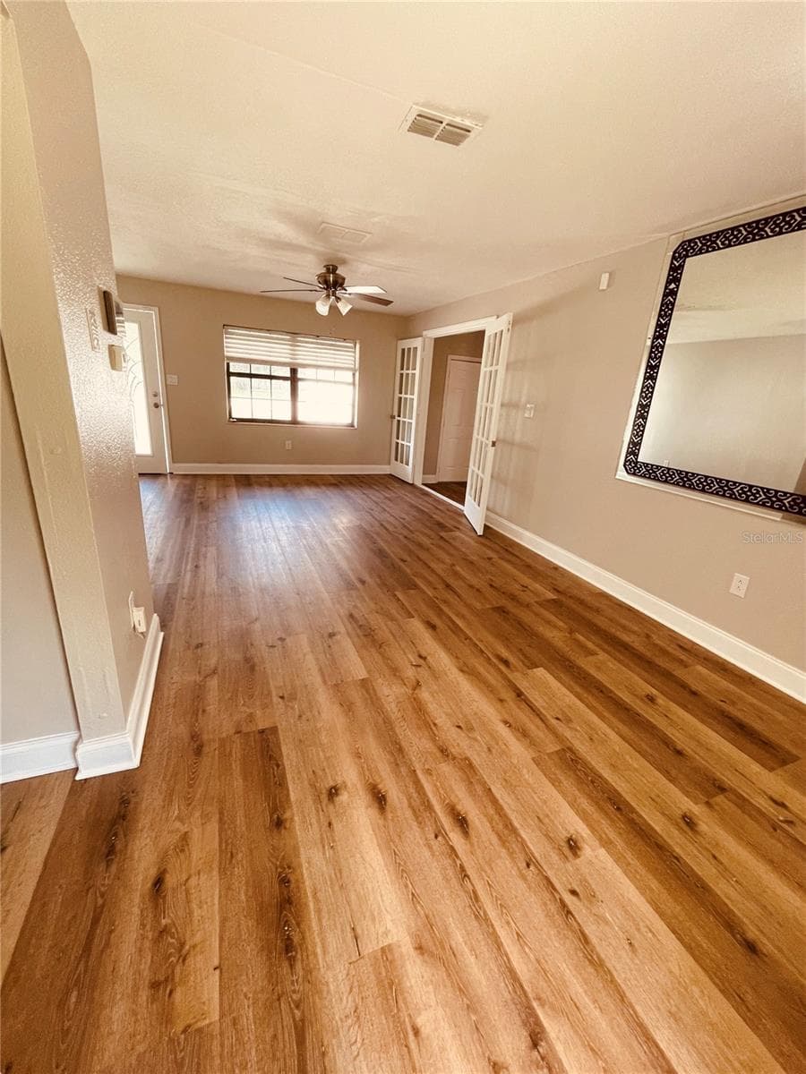 3210 Laurel Ln photo 3