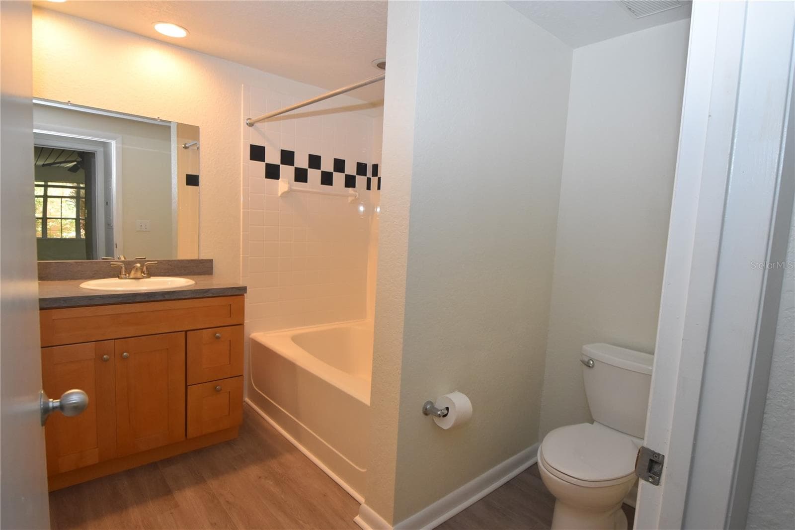 2402 W Azeele St #426 photo 4