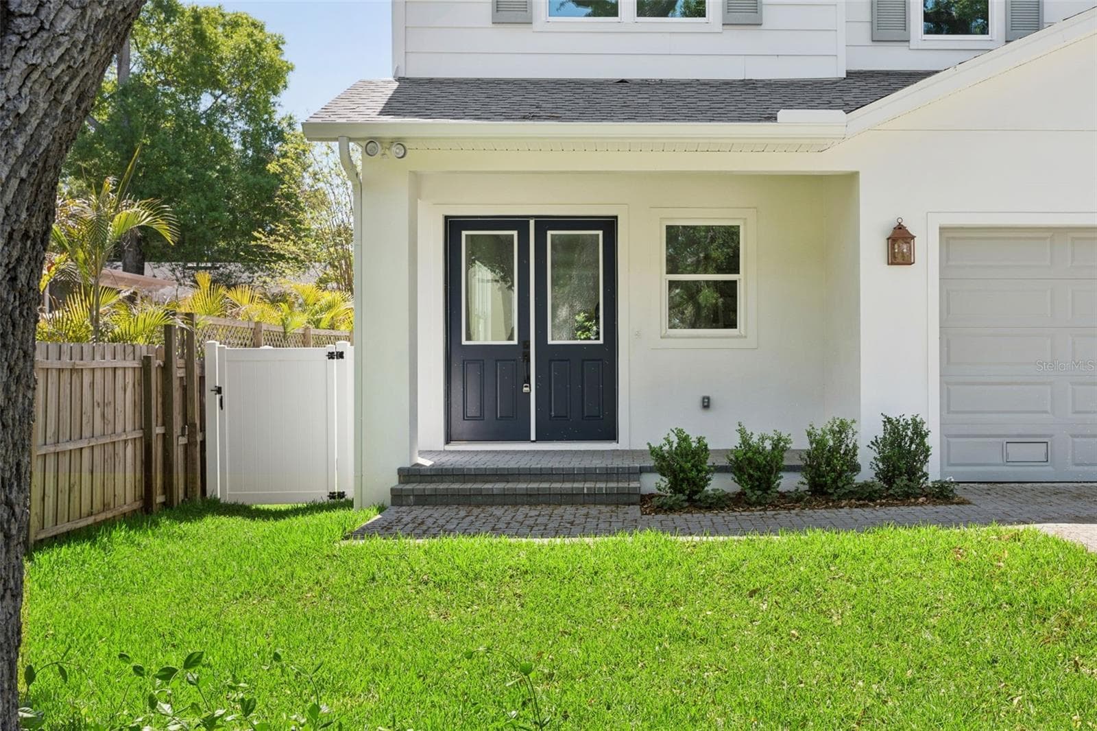 2704 W Tyson Ave photo 4