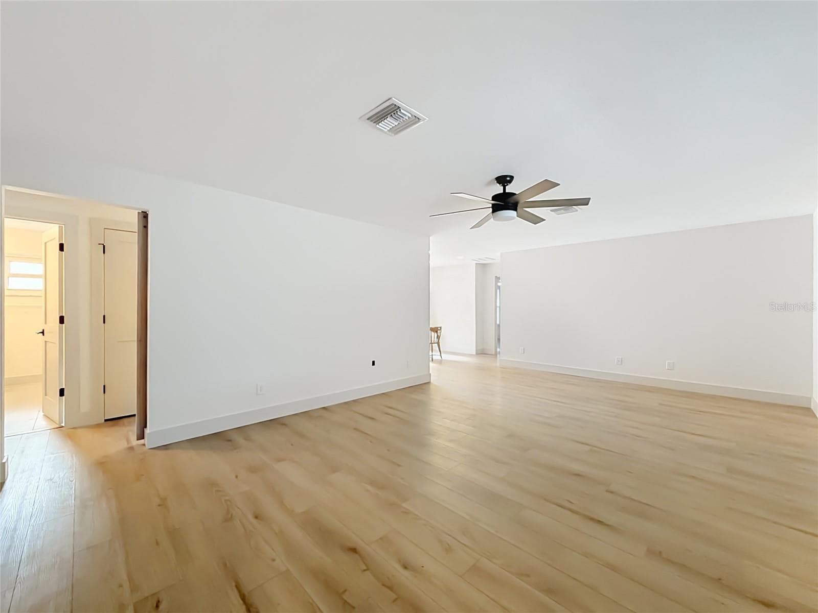 1931 Valencia Way photo 5