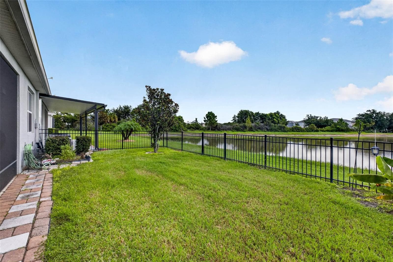 7460 Stonebrook Cir photo 3