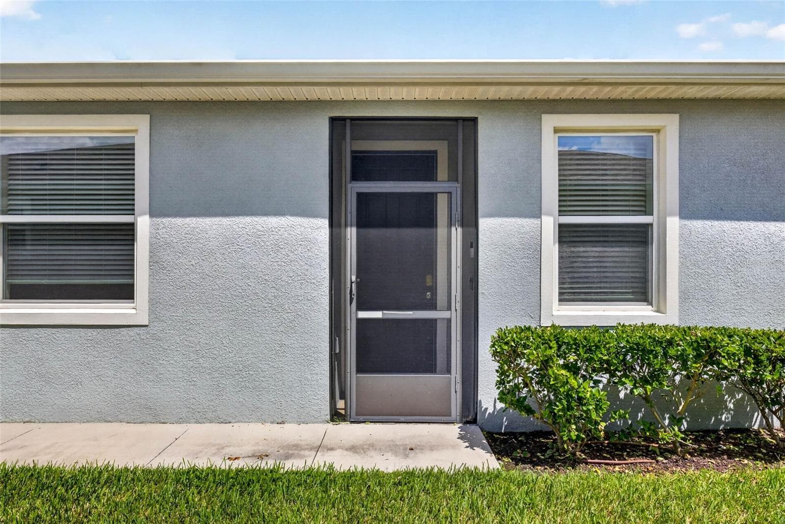 7460 Stonebrook Cir photo 5