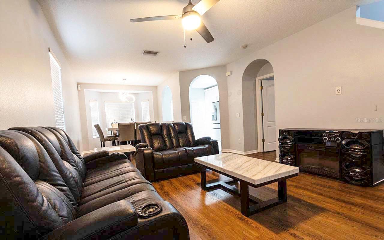 1610 Marsh Wood Dr photo 4