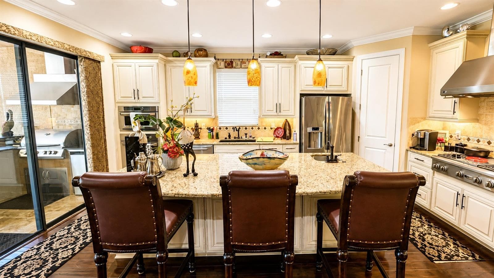 2519 Vaccaro Dr photo 4