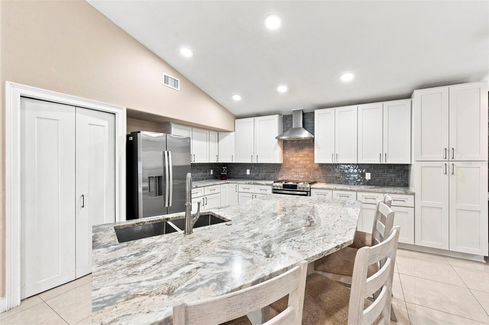 16502 Cayman Dr photo 4