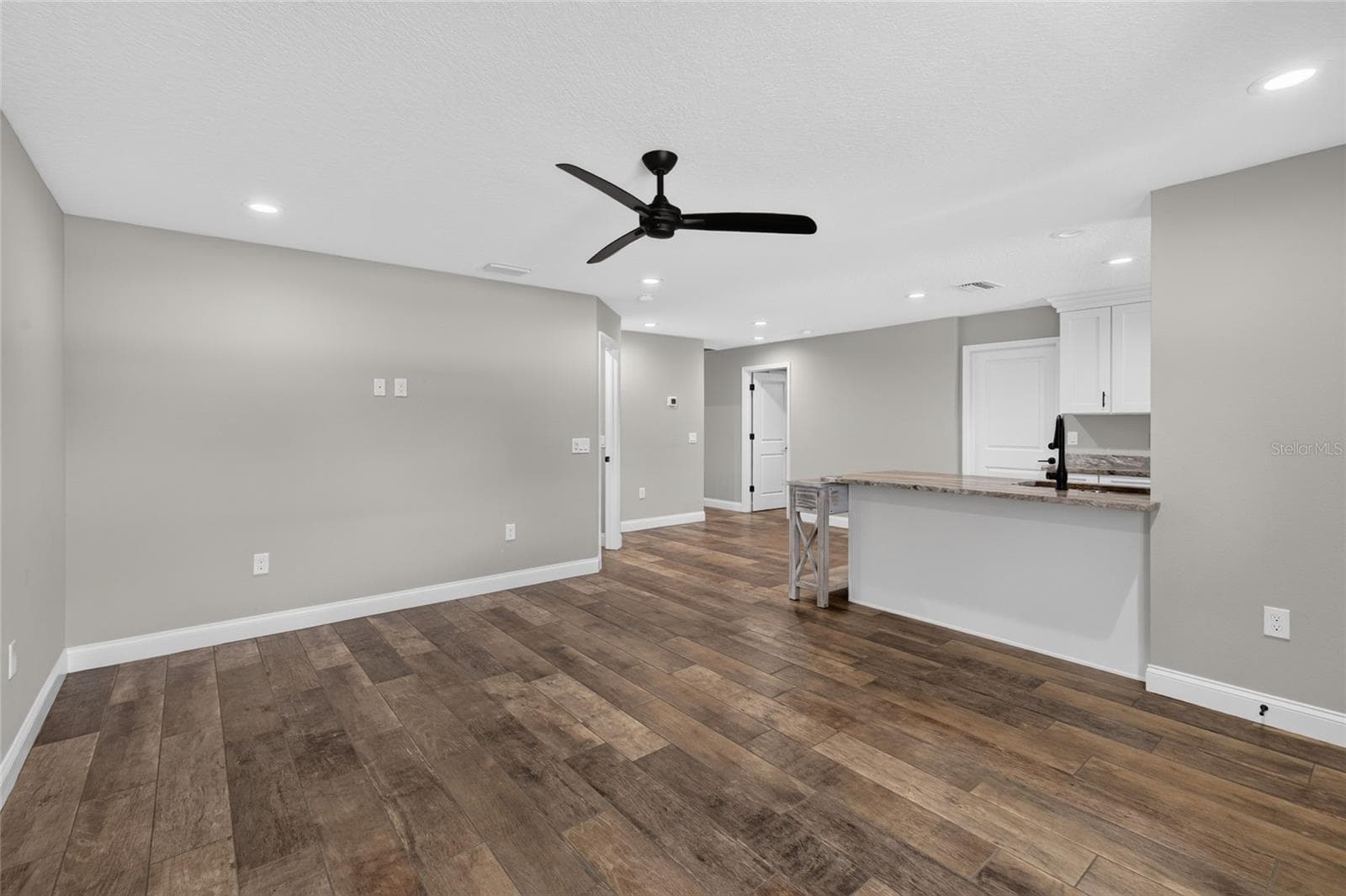6631 Thornhill Rd photo 5
