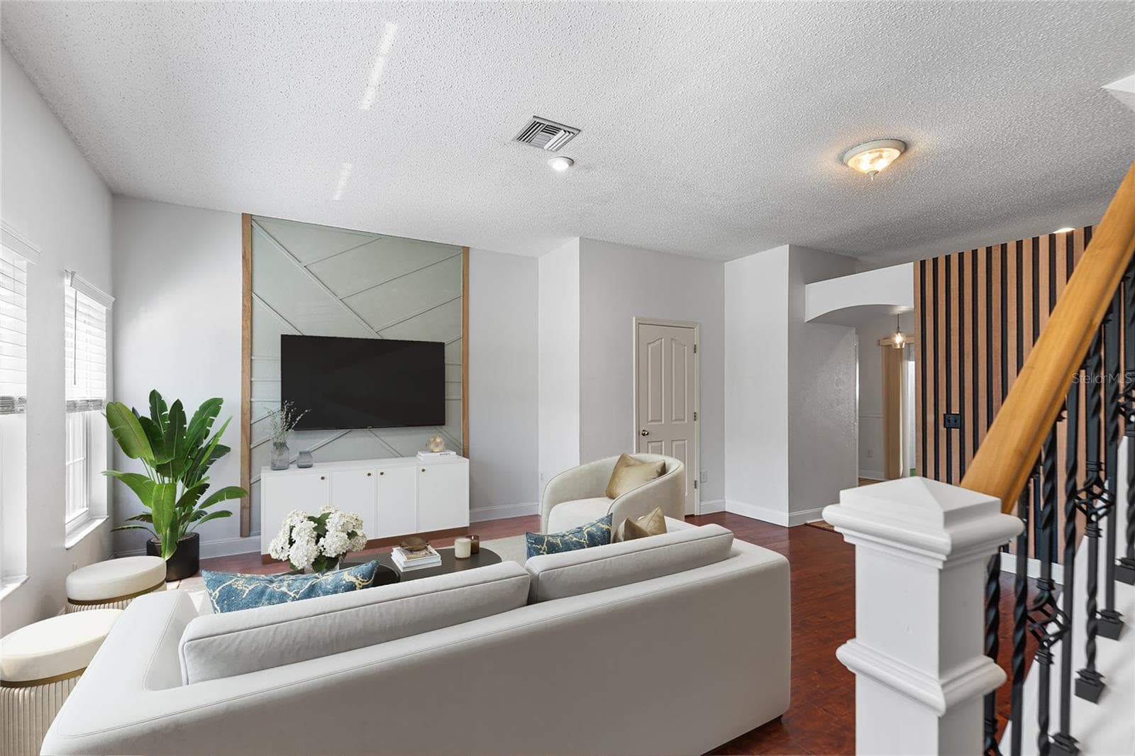 10112 Farmingdale Pl