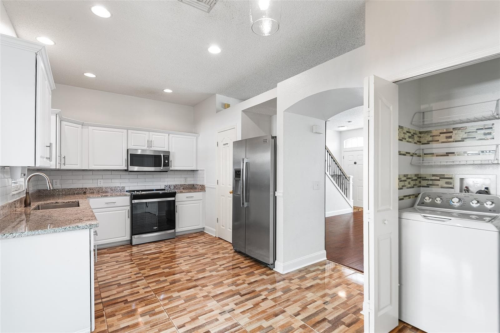10112 Farmingdale Pl photo 4