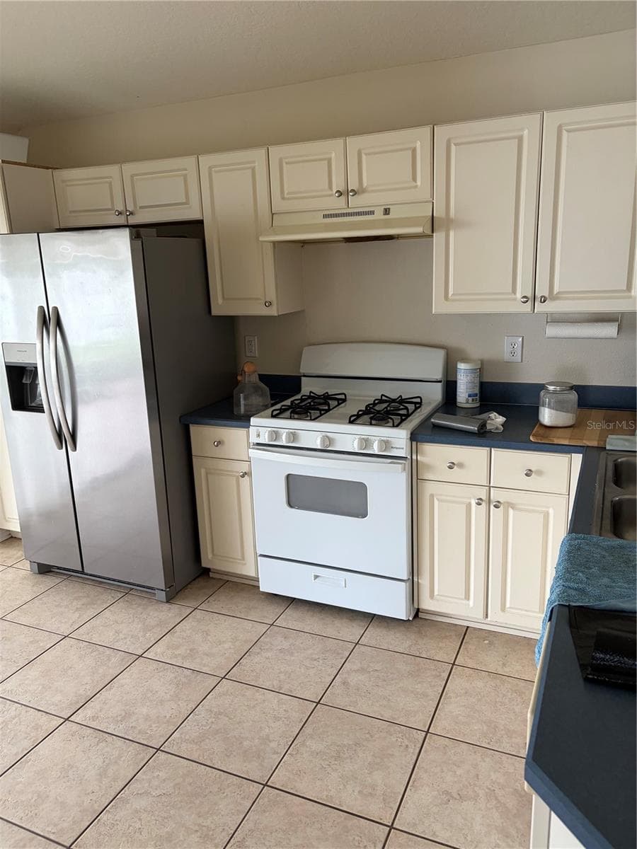 24312 Silkbay CT photo 4