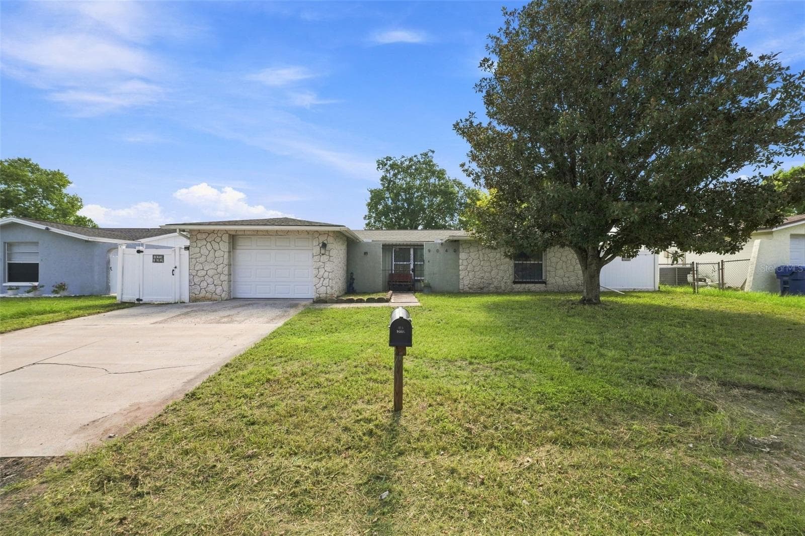 9040 Crabtree Ln