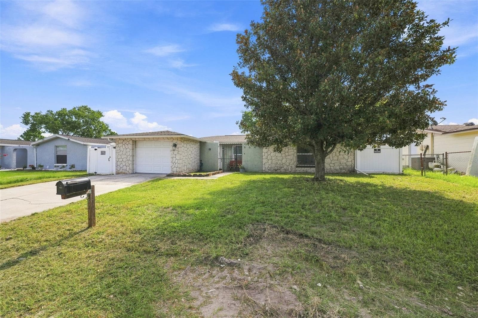 9040 Crabtree Ln photo 4