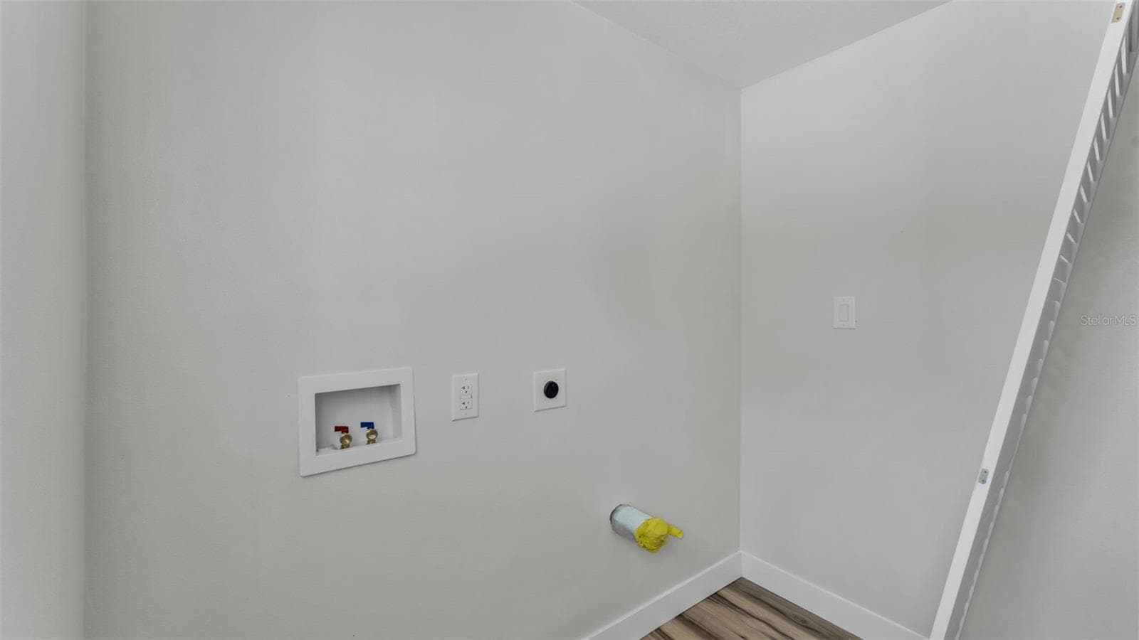1060 E Stanford St photo 5