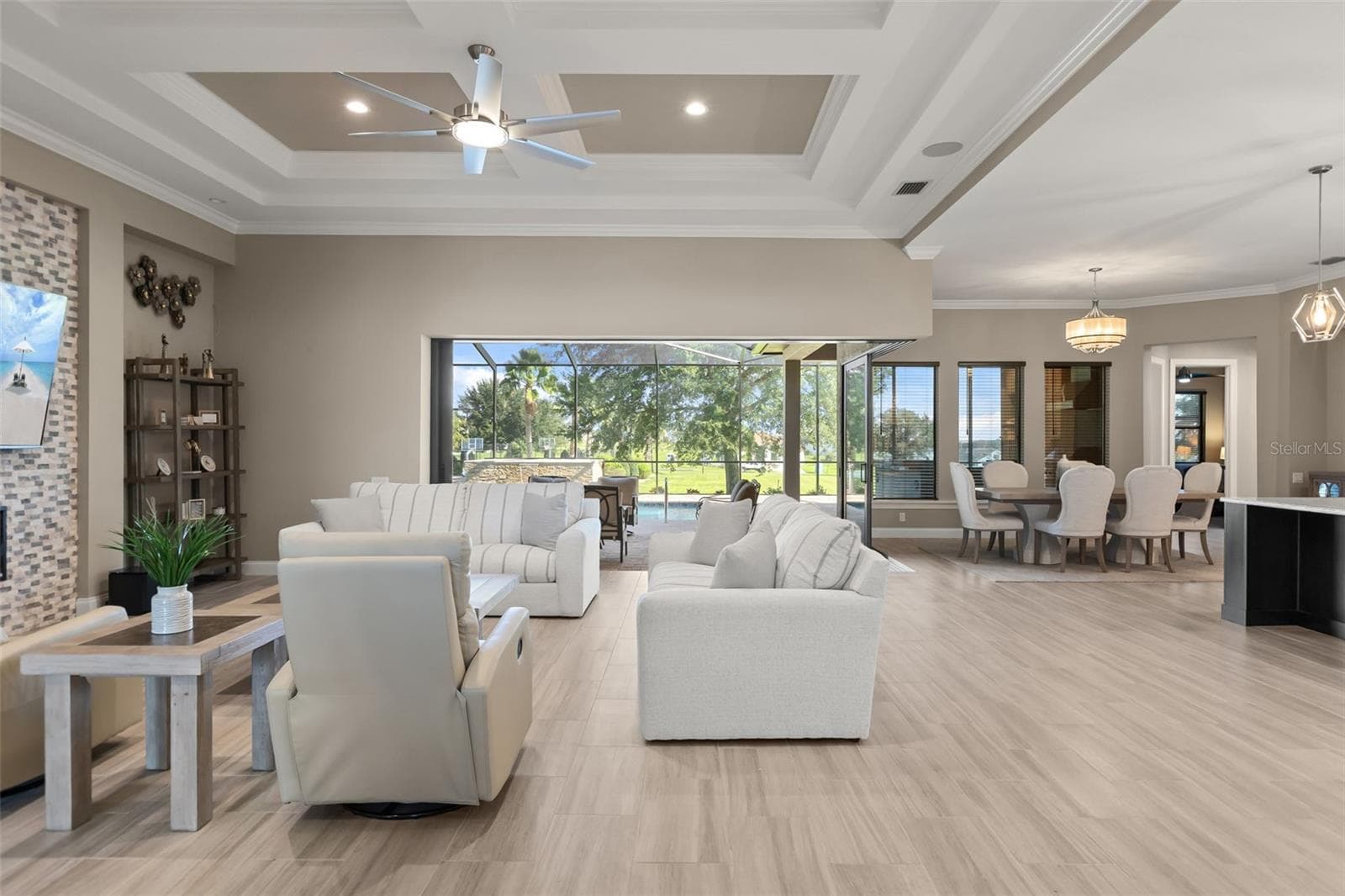 209 Pine Lilly CT photo 4