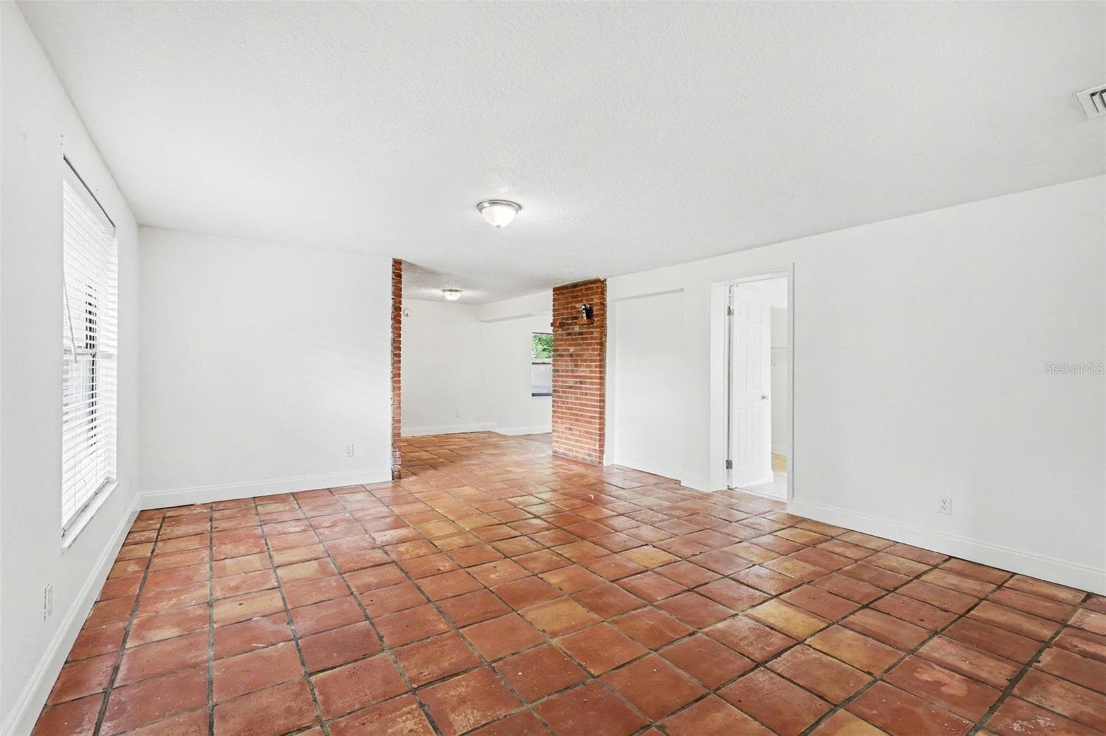 913 Lytle St SW photo 4